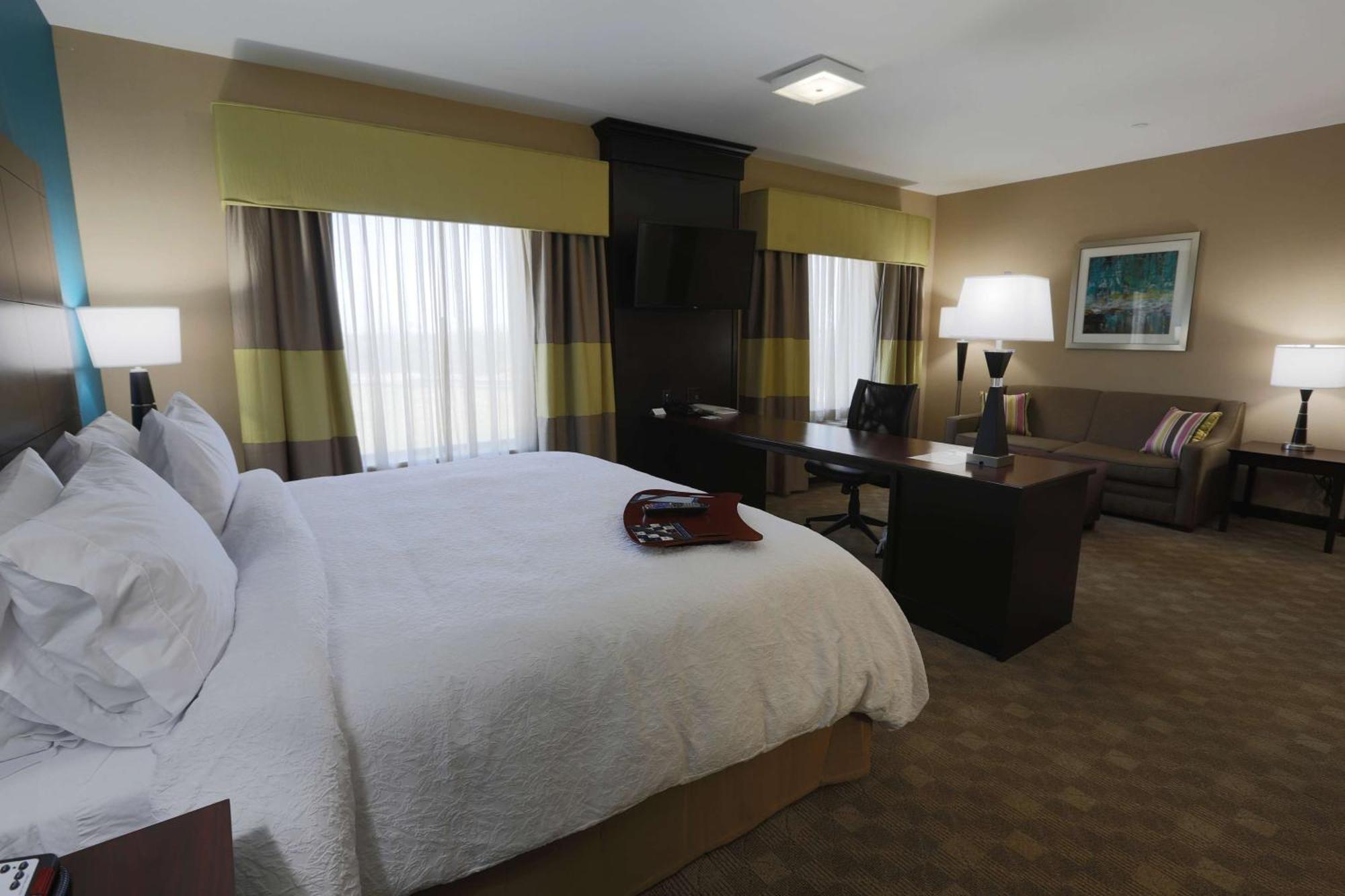Hampton Inn And Suites Missouri City Exterior photo