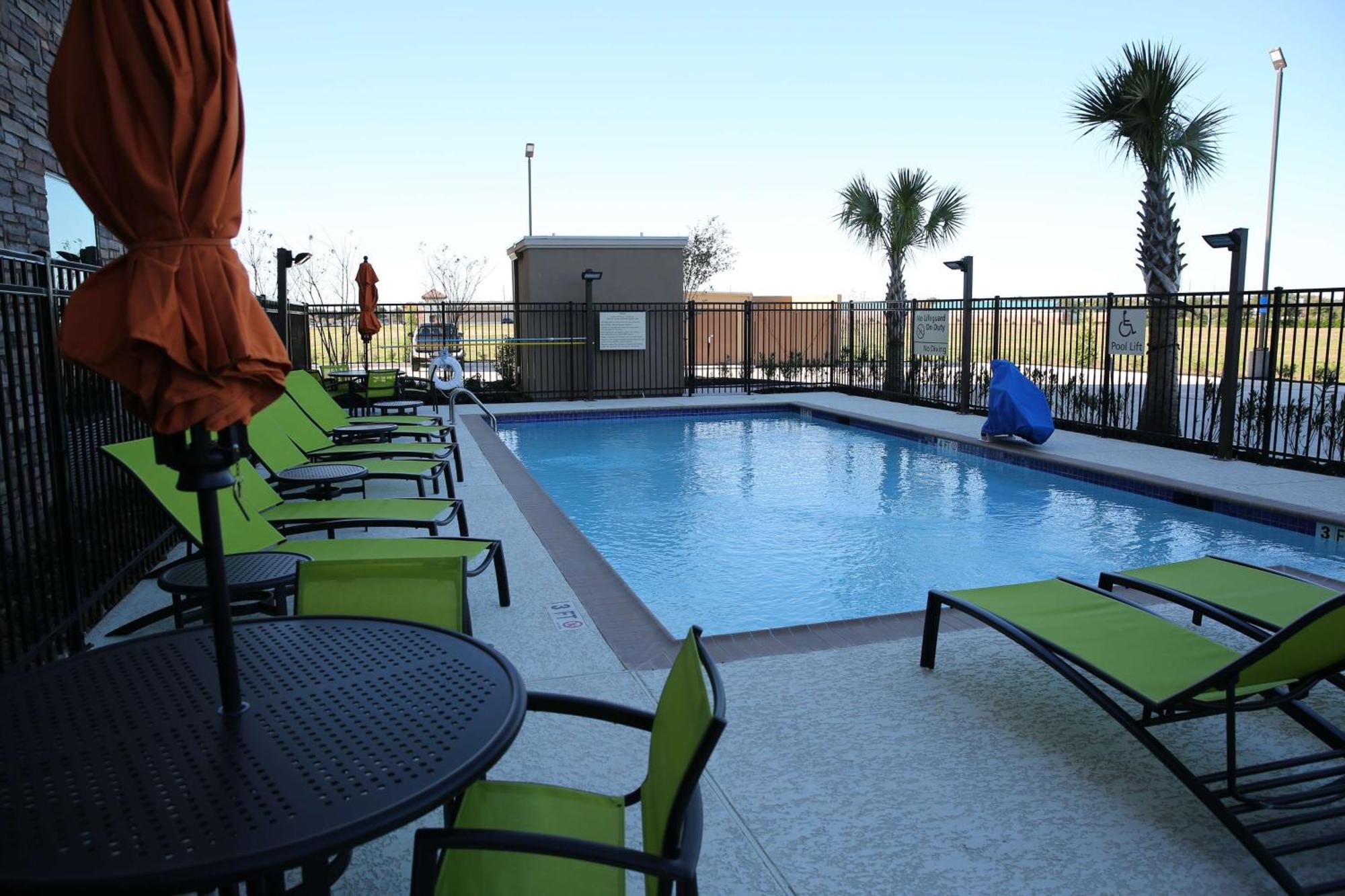 Hampton Inn And Suites Missouri City Exterior photo